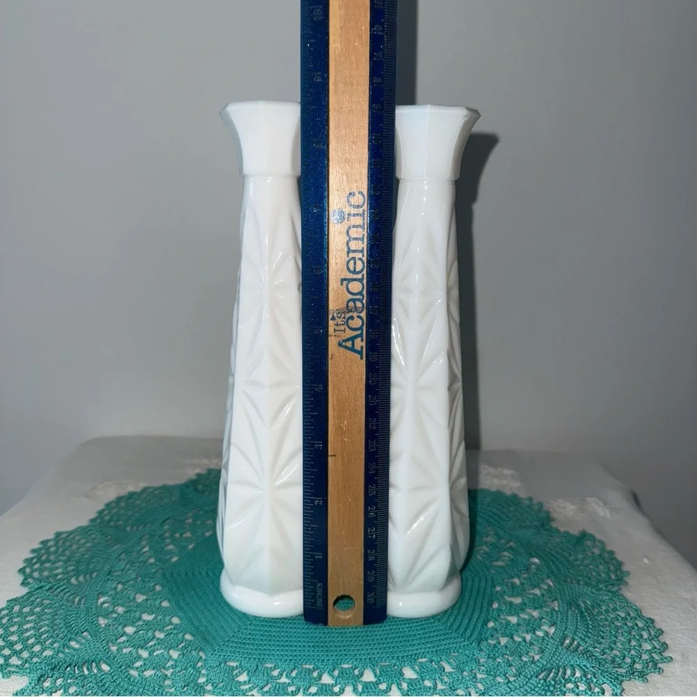 Vintage Diamond Cut Elegant White Milk‎ Glass Vase Set 8.5 inch tall - Picture 5 of 9
